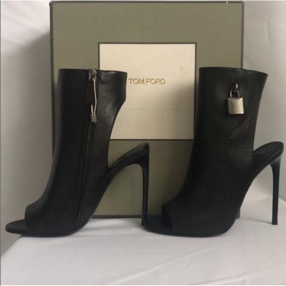 Elegant Black Leather Peep-Toe Heels - Picture 5 of 6